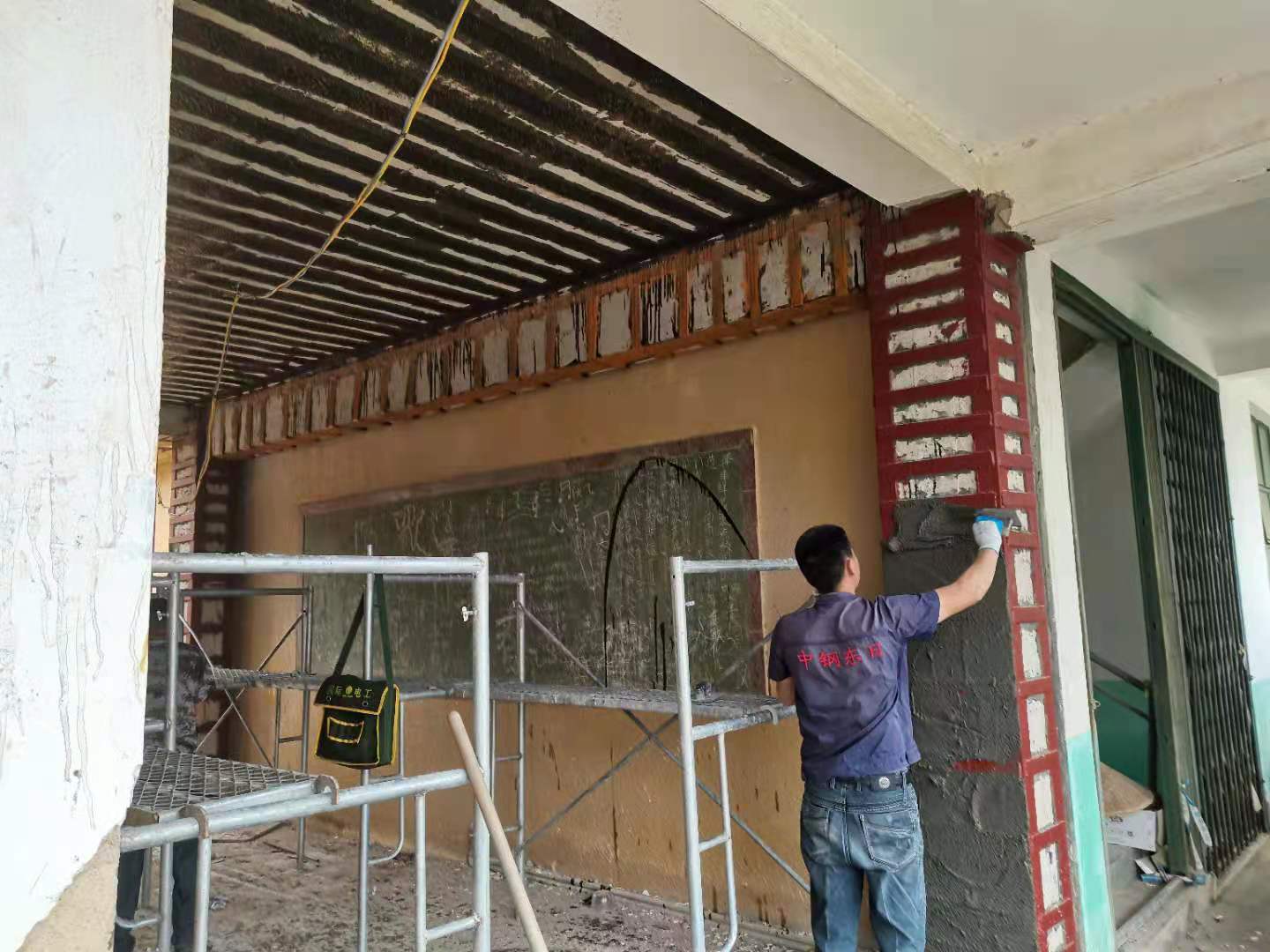 冰球突破瓷砖背胶怎么使用效果才最好