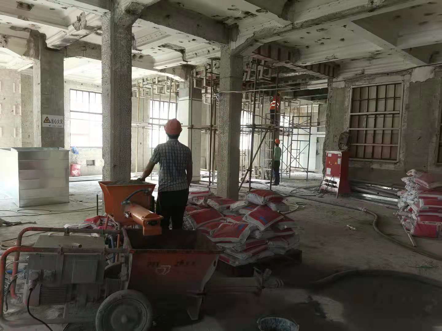 使用冰球突破聚合物修补砂浆的时间要特殊注重！