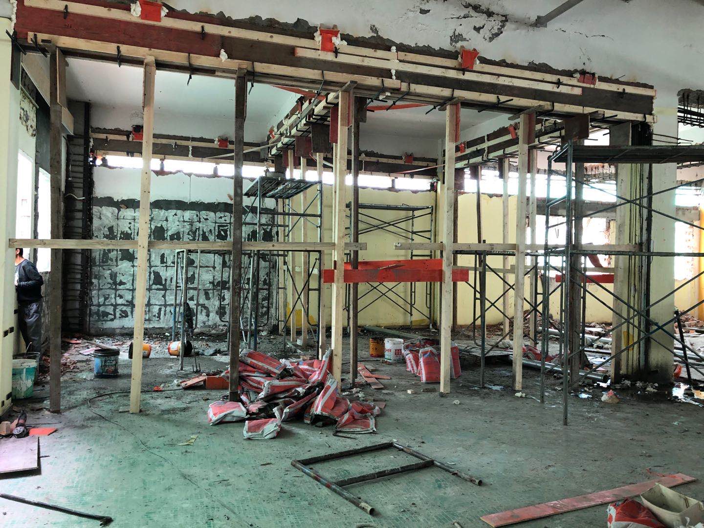 冰球突破聚合物修补砂浆的施工操作质量控制和验收内容