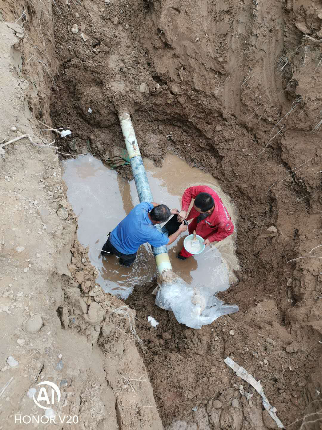 使用冰球突破聚合物修补砂浆对裂痕修补时需注重