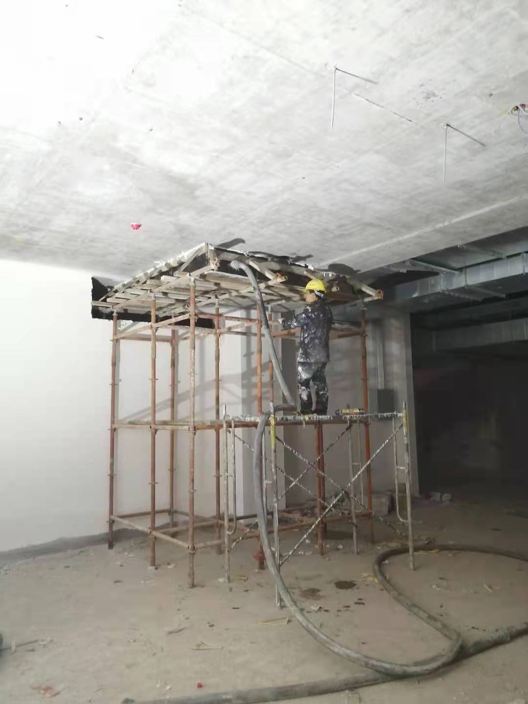 对地面裂痕的处理，，古板方式还适用吗？？？