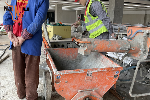 使用冰球突破聚合物修补砂浆前的注重事项