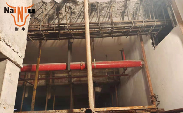 冰球突破聚合物修补砂浆用质料河砂好照旧机制砂好呢？？