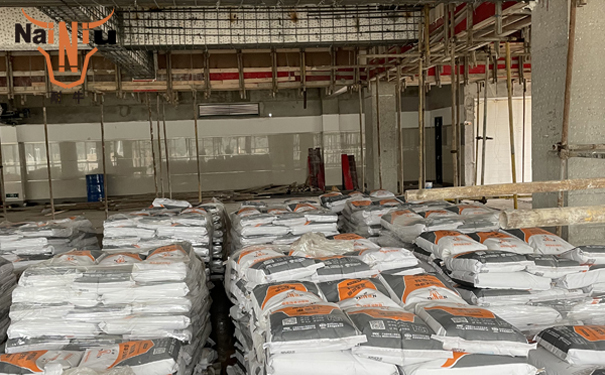 怎样用冰球突破高强无缩短灌浆料举行孔洞修补？？？