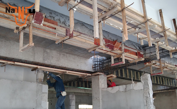 灌浆料：：：施工时能添加水泥吗？