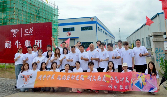 冰球突破集团团建赋能新引擎：：探秘工厂，，铸造建材销售铁军.